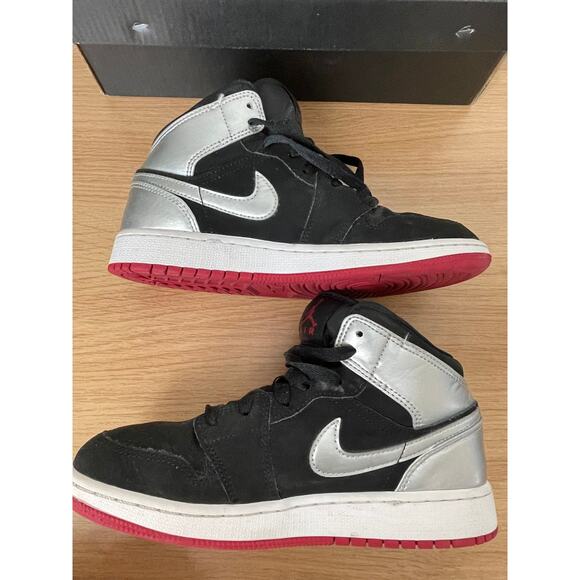 Nike Air Jordan 1 Mid Johnny Kilroy Black Red Silver Youth 4.5 - Picture 11 of 12
